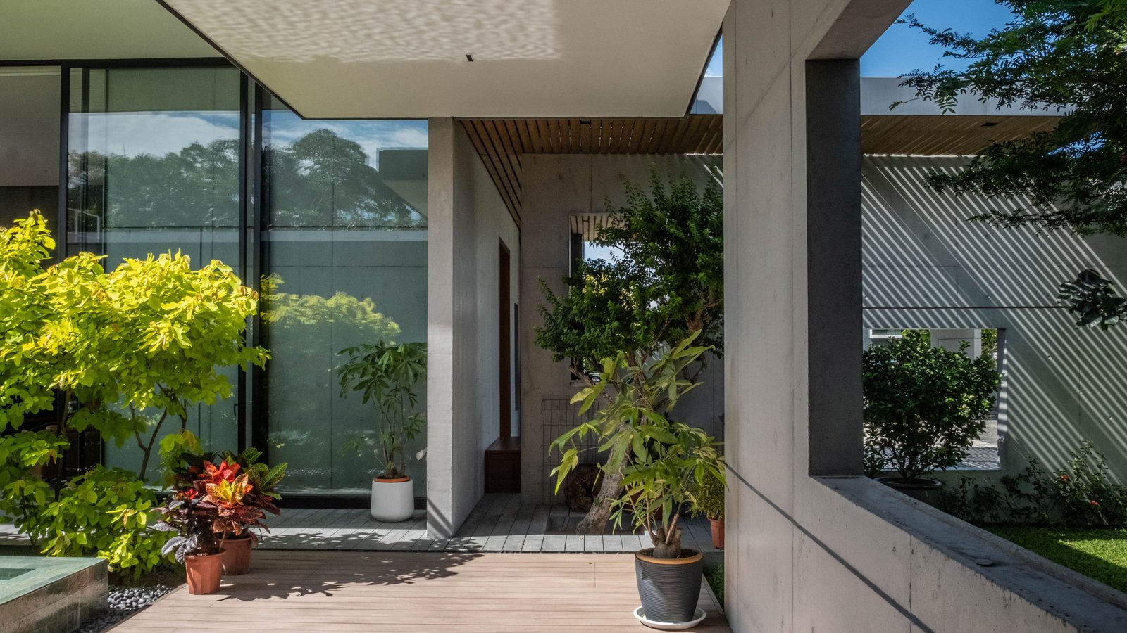 AR. Lee Cherng YIH & AR. Caleb Ong Yan Weng - BORDERLESS HOUSE (Formzero) - Juara 2